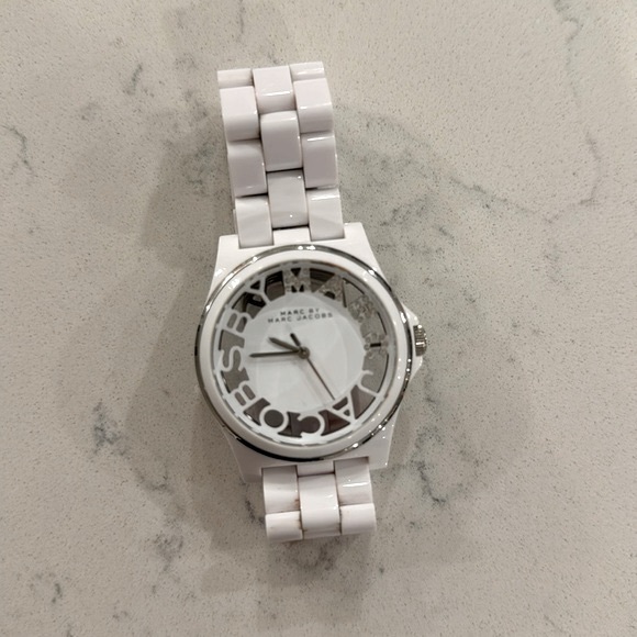 MARC BY MARC JACOBS (MBM4571) WHITE ACRYLIC WATCH - Picture 4 of 8